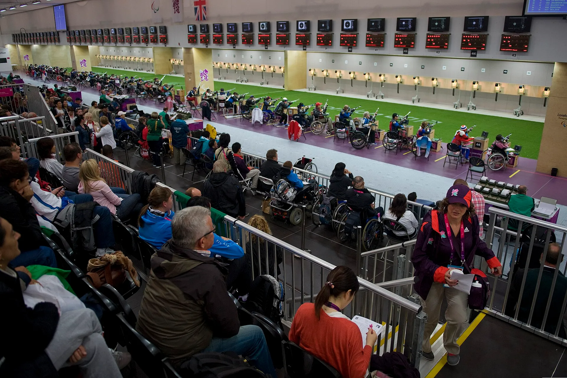 Sala di gara di tiro a segno paralimpico durante i Giochi di Londra 2012